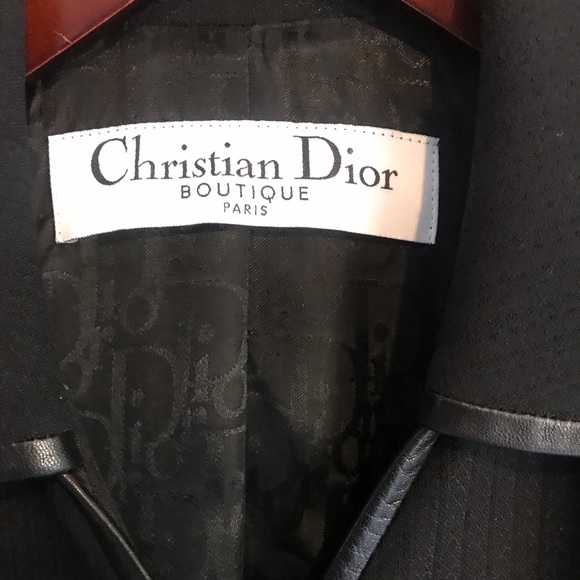 DIOR ✨A luxury must-have!✨Make an offer✨Classic yet current style✨ - Picture 3 of 4